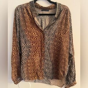 Velvet by Graham & Spencer silk animal print beaded collar long sleeve m button